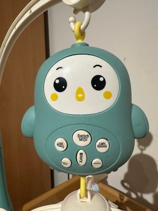 Móvil musical para cuna con figuras