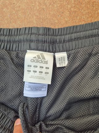 Pantalón Adidas Gris con Rayas Blancas
