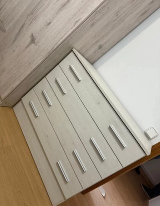 Armario blanco de madera