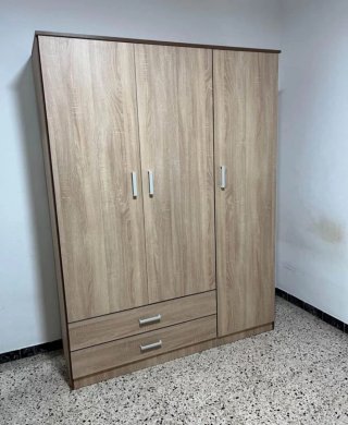Armario blanco de madera