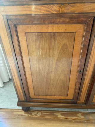 Vitrina inglesa de madera y cristal