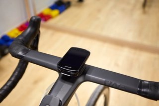 Soporte GPS adeshivo para manillares integrados