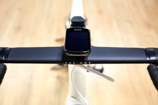 Soporte GPS adeshivo para manillares integrados