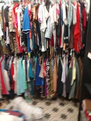Ropa de mujer variada