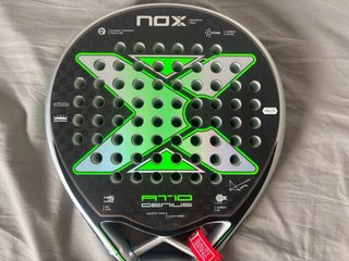 Pala Nox AT10 Genius 12K Edición Limitada