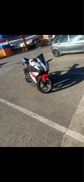 Yamaha YZF R125 2008 Roja y Blanca