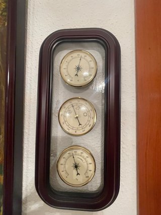Cuadro decorativo con termómetro y barómetro