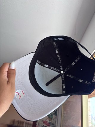 Gorra New Era Negra con Flores Amarillas