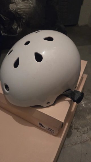 Patines en línea negros con protecciones