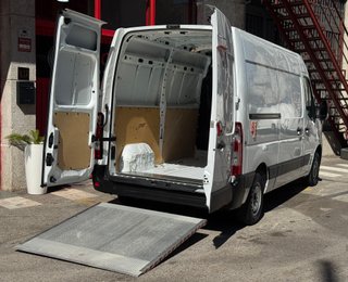 Renault Master L2 H2 con trampilla elevadora