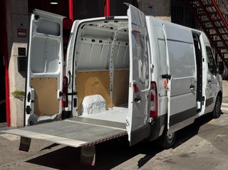 Renault Master L2 H2 con trampilla elevadora