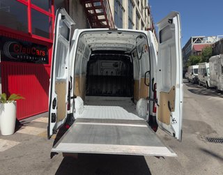 Renault Master L2 H2 con trampilla elevadora