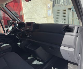 Renault Master L2 H2 con trampilla elevadora