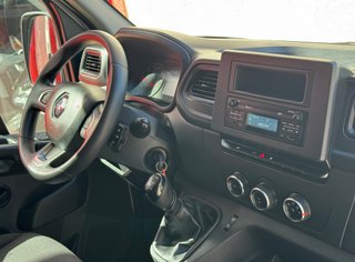 Renault Master L2 H2 con trampilla elevadora