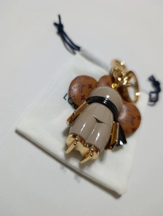 Llavero Louis Vuitton muñeco estilo japones