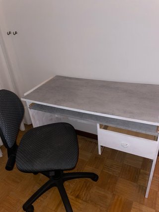 Escritorio y silla de oficina