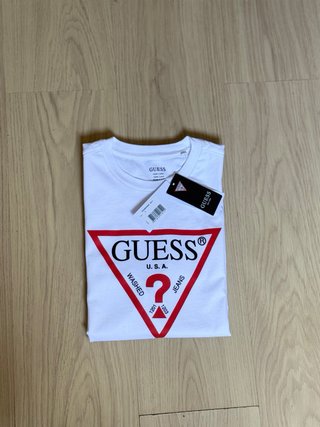 Guess T-Shirt Bianca Triangolo Rosso Washed Jeans