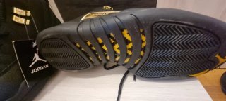 Air Jordan 12 Retro Negro y Dorado