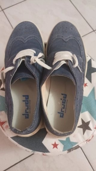 Sneakers uomo blu con lacci.
