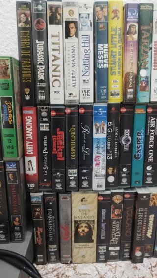 Regalo Colección películas VHS y Reproductor LG.