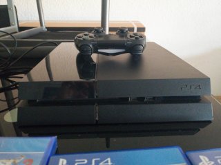 PS4 Nera + Controller + 3 Giochi
