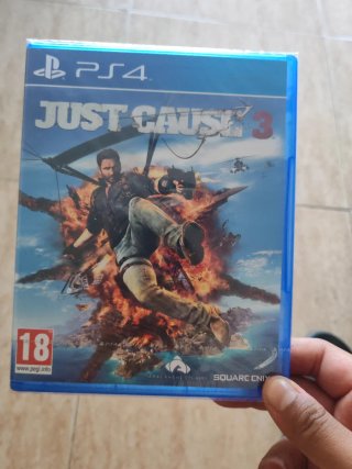 PS4 Nera + Controller + 3 Giochi