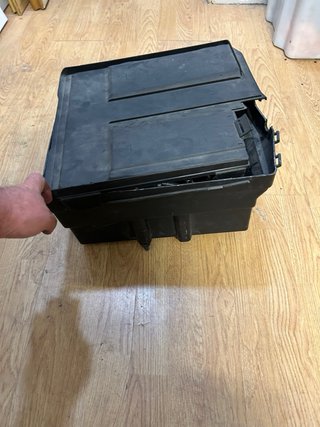 Caja para Batería Ford Transit.