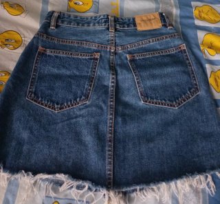 Falda vaquera con botones. Pull&Bear