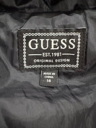 Chaqueta Guess Negra y Blanca