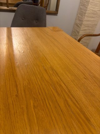 Mesa de comedor de madera