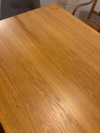 Mesa de comedor de madera