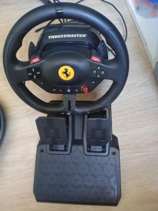 Volante Thrustmaster Ferrari + Pedales