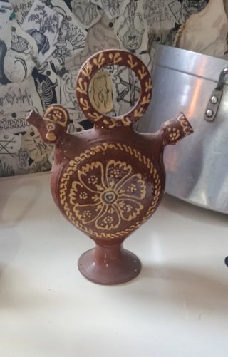 Botijo de cerámica decorado