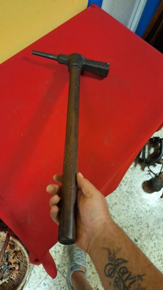 Antiguo martillo de colección