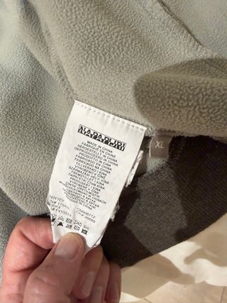 Chaqueta Napapijri con capucha gris