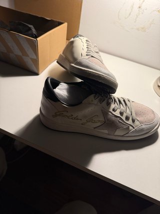 Zapatillas Golden Goose grises y blancas