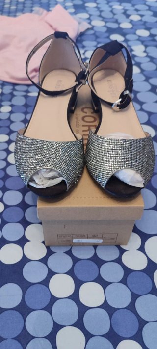 Sandalias negras con brillos