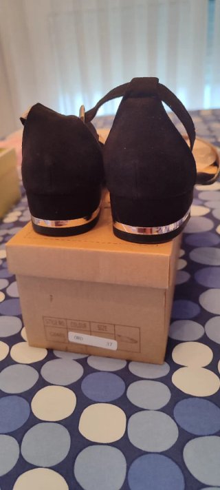 Sandalias negras con brillos