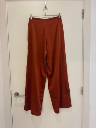 Pantalón Zara color teja ancho y satinado talla M
