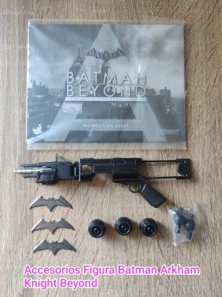 Pack 2 Figuras Batman 1:6 Hot Toys y Byart