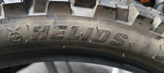 Juego de neumáticos de moto trail marca Helios