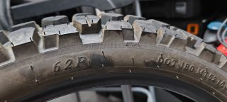 Juego de neumáticos de moto trail marca Helios