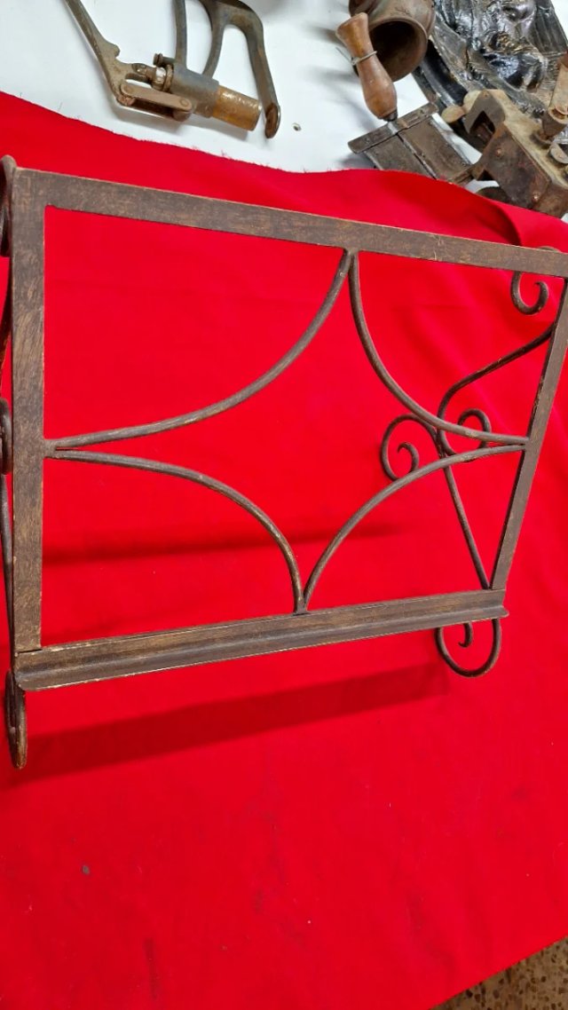 Atril de forja decorativo