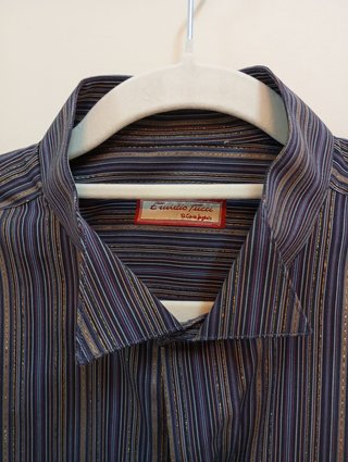 Camisa hombre cuello alado rayas azul y oro