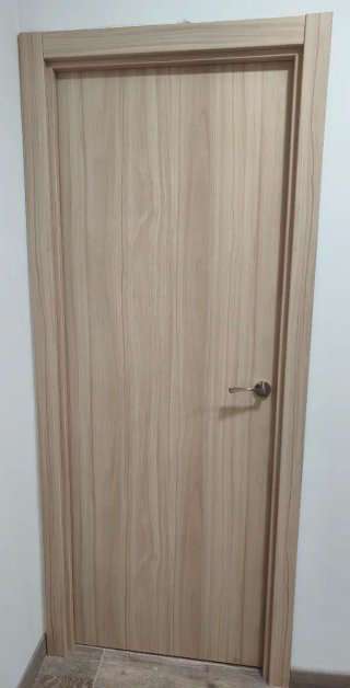 Puerta madera maciza