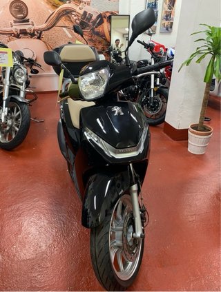 Peugeot Belville 125 Allure Scooter