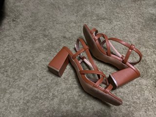 Sandalias de tacón marrones