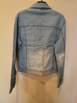 Cazadora vaquera con bordado