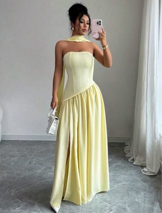 Vestido amarillo largo con abertura