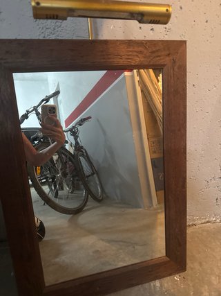 Espejo con luz y marco de madera